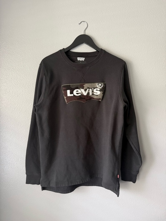 Levi's Other - Men’s Levi's Large Black Crewneck Sweatshirt with Camo Logo Patch